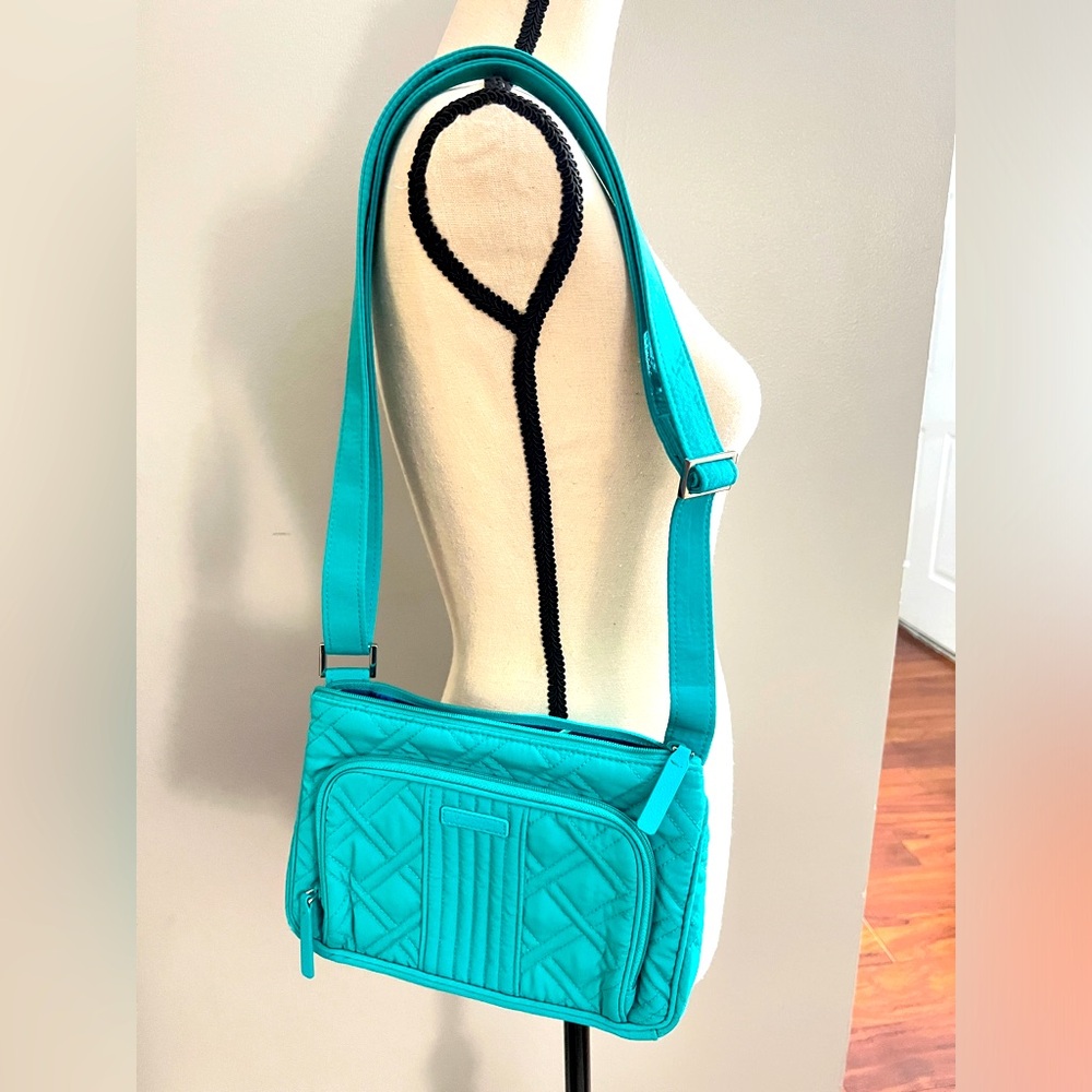 Vera Bradley cross body / shoulder bag quilted teal with gorgeous inlay NWOT
